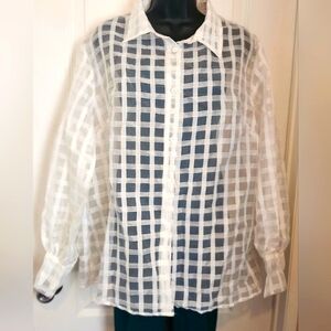 Boohoo Plus White Button Down Shirt with Grid Pattern and Long Sleeves
